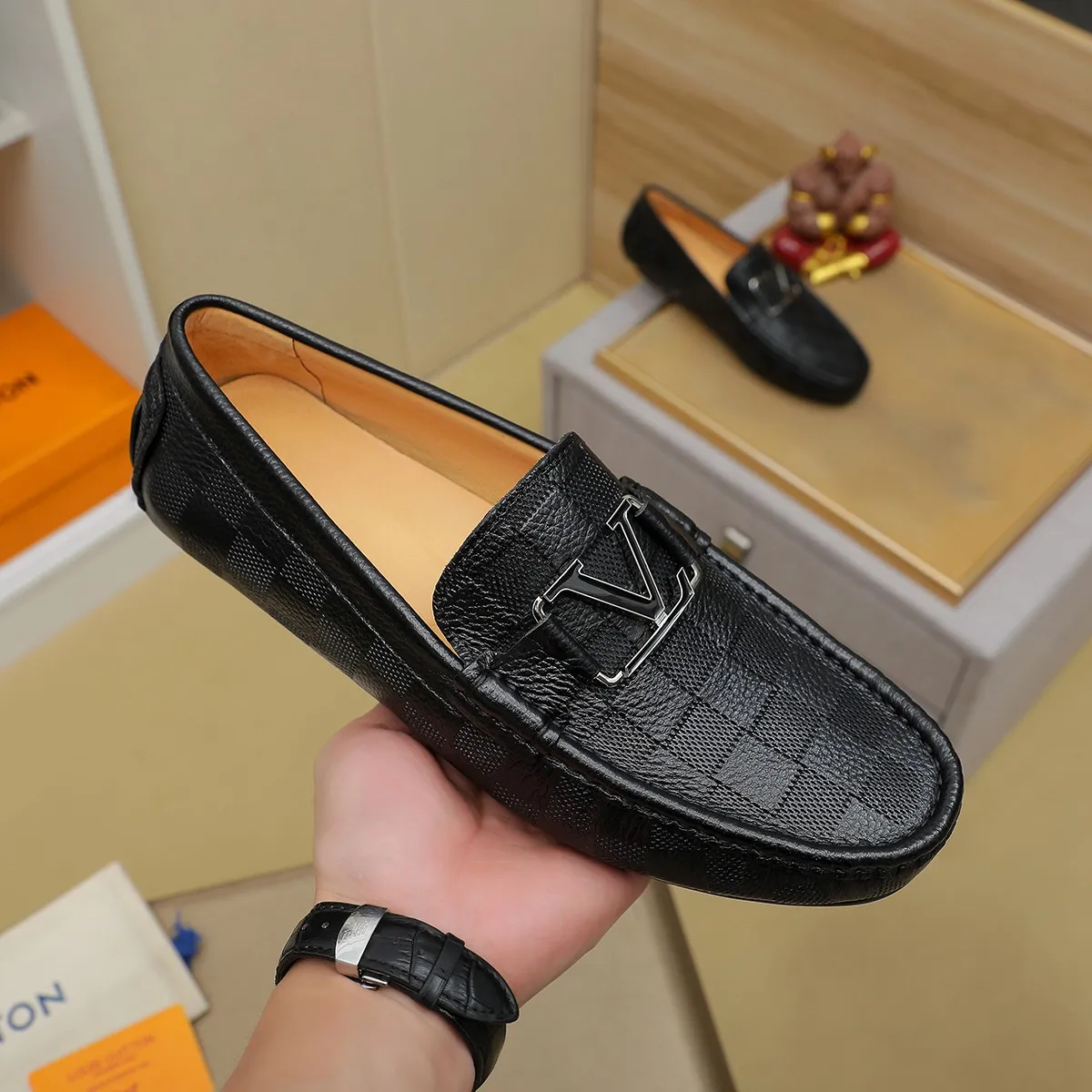 Men's shoes 💰360 💰 LV Louis Vuitton's top-quality Peaches men's shoes 💯Original copy of the official website, the upper is made of imported official website 1:1 material ❌Italian 🇮🇹 cowhide surface, imported pigskin lining. It’s definitely not made with ordinary craftsmanship, it’s the model used by celebrities! The factory’s craftsmanship is designed to create the most perfect shoes for trendy men! Colors available! 38-44 yards